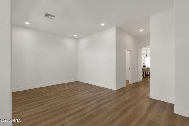 8-web-or-mls-389-w-fairway-pl