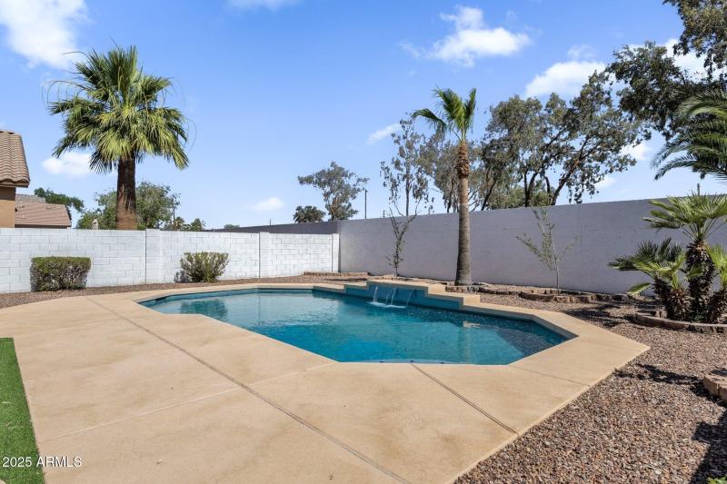 40-web-or-mls-389-w-fairway-pl