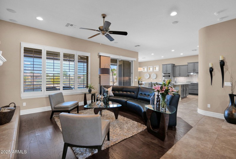 44-web-or-mls-P1303795