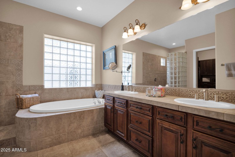 63-web-or-mls-P1314672