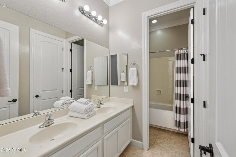 40-web-or-mls-W Georgia Ave-S0210-040