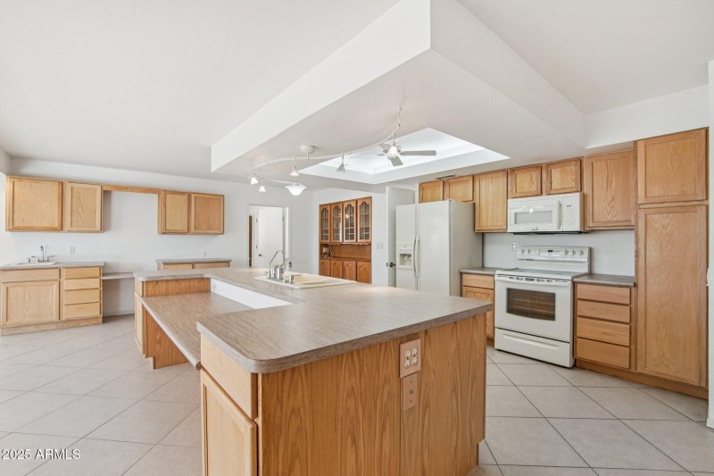 Kitchen with tons of storage