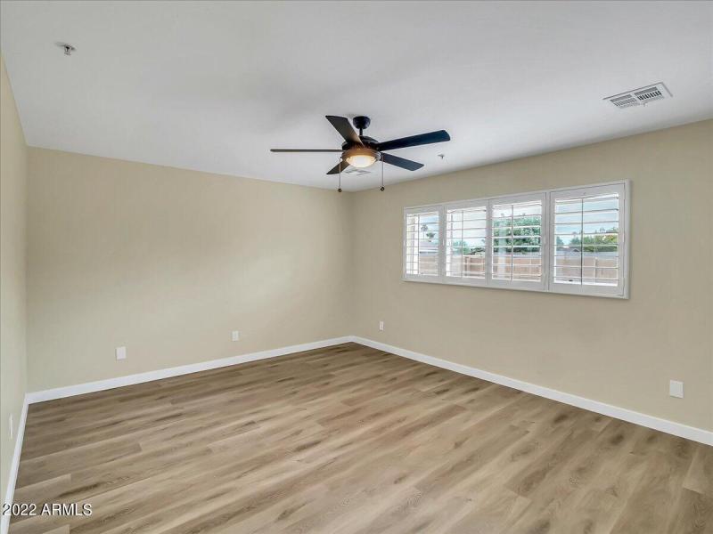 29-8637 E Mulberry St-29