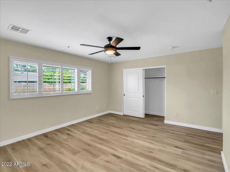 32-8637 E Mulberry St-32