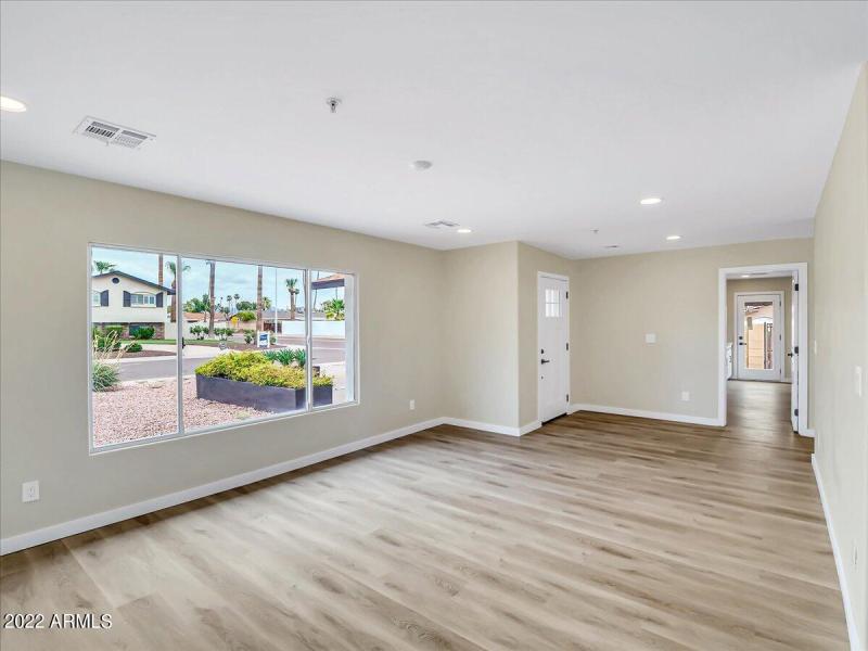 09-8637 E Mulberry St-9