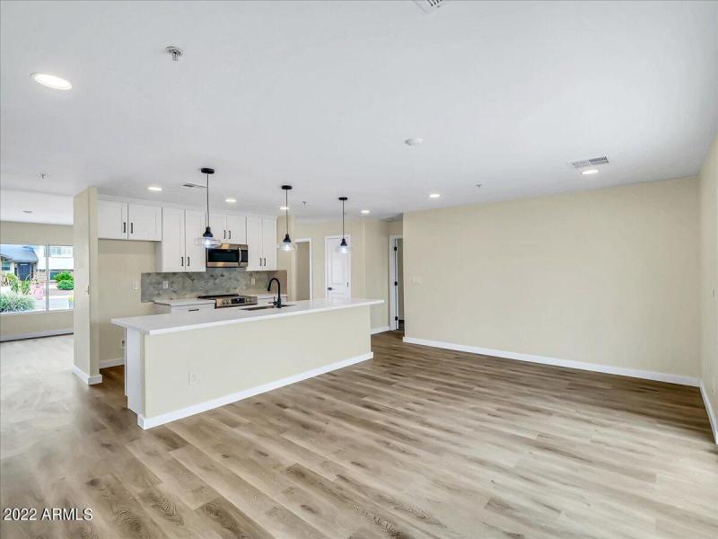 19-8637 E Mulberry St-19