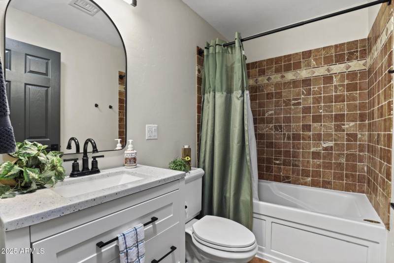 511 N Hemlock Circle Hall Bath