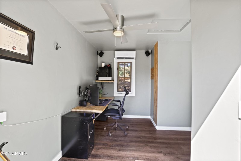 511 N Hemlock Circle Outdoor Office