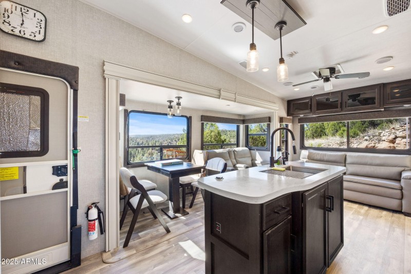 1740EskimoLn-HeberOvergaard-AZ-8