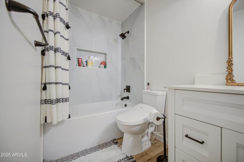 Bathroom 2-pic 2
