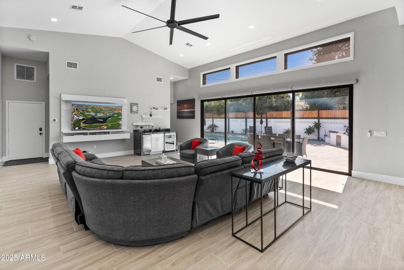 6715 E Montecito Ave-43