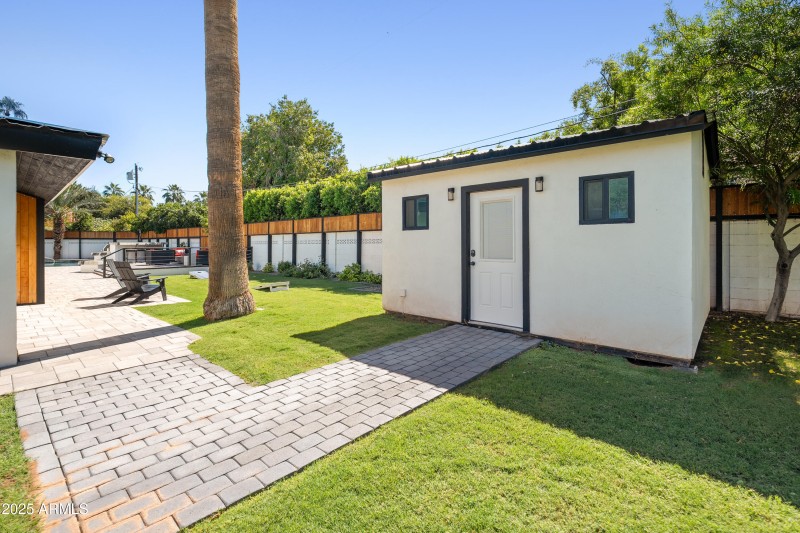 6715 E Montecito Ave-75