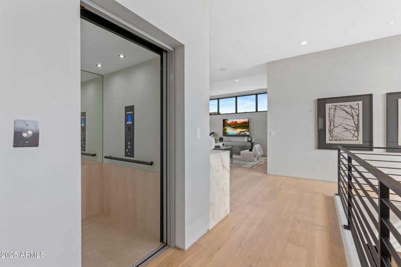 33-web-or-mls-37200-n-cave-creek-rd