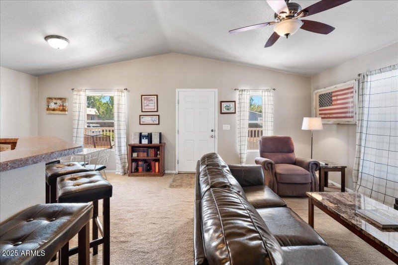 04-Kitchen & Living Room