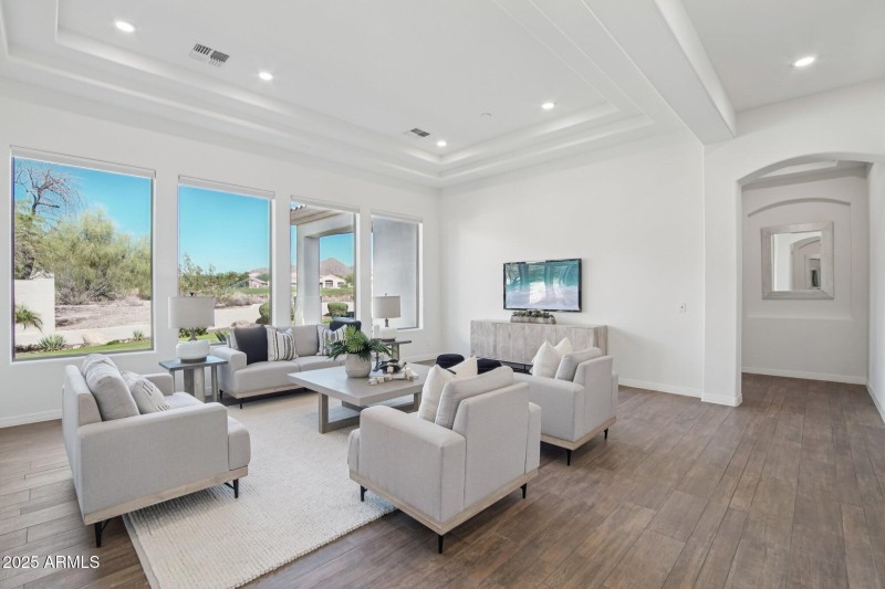 6-web-or-mls-E Trailridge Cir 8-S0310-00