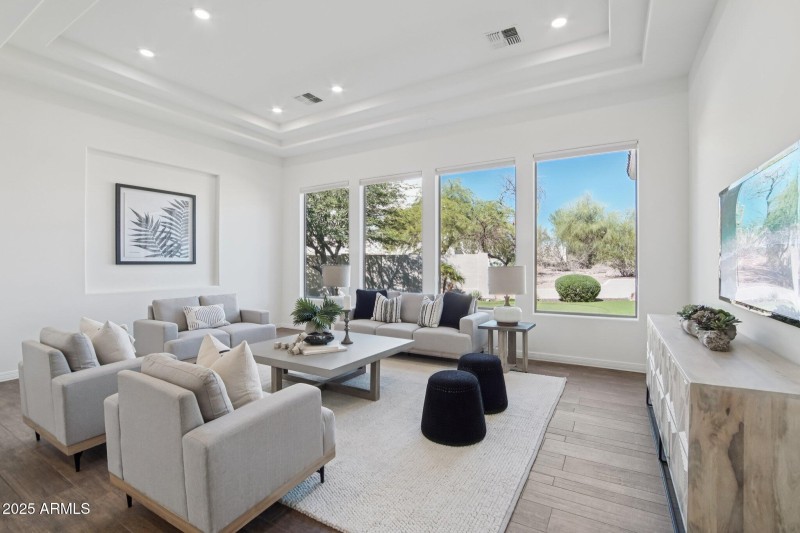 7-web-or-mls-E Trailridge Cir 8-S0310-00