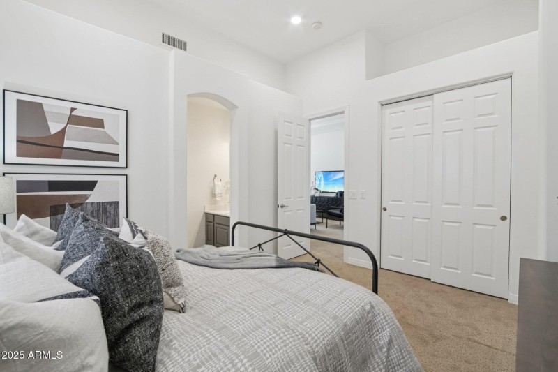 33-web-or-mls-E Trailridge Cir 8-S0310-0