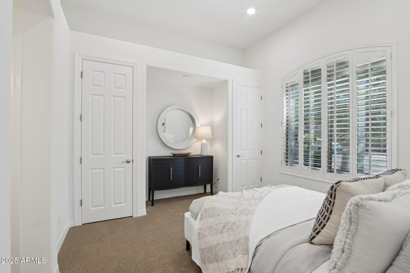 37-web-or-mls-E Trailridge Cir 8-S0310-0