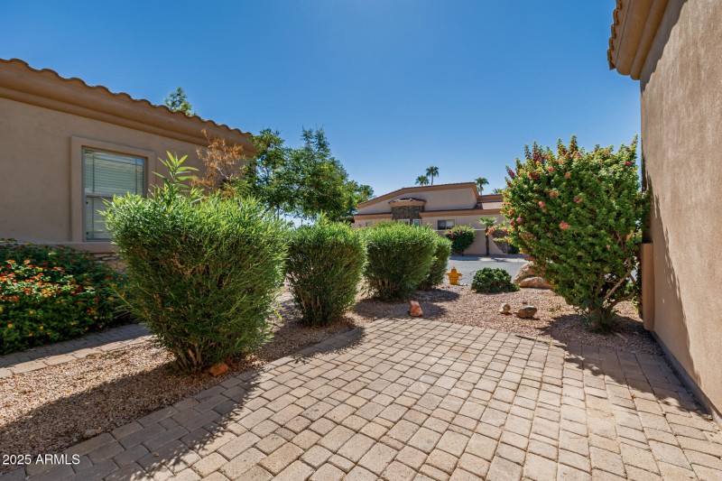 Private side courtyard