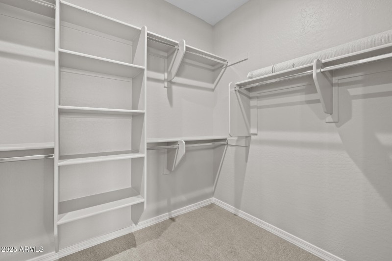 32)PRIMARY CLOSET