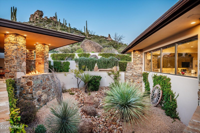 48-11070ERollingRockDr-48