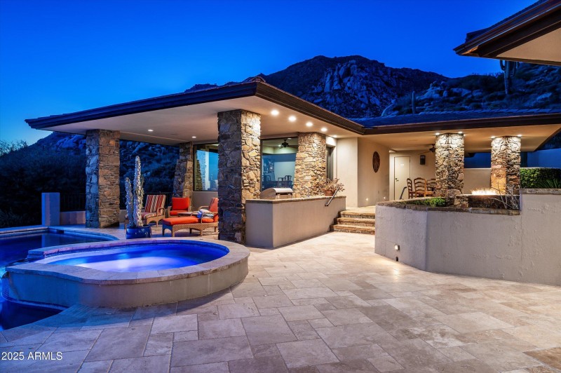 35-11070ERollingRockDr-35