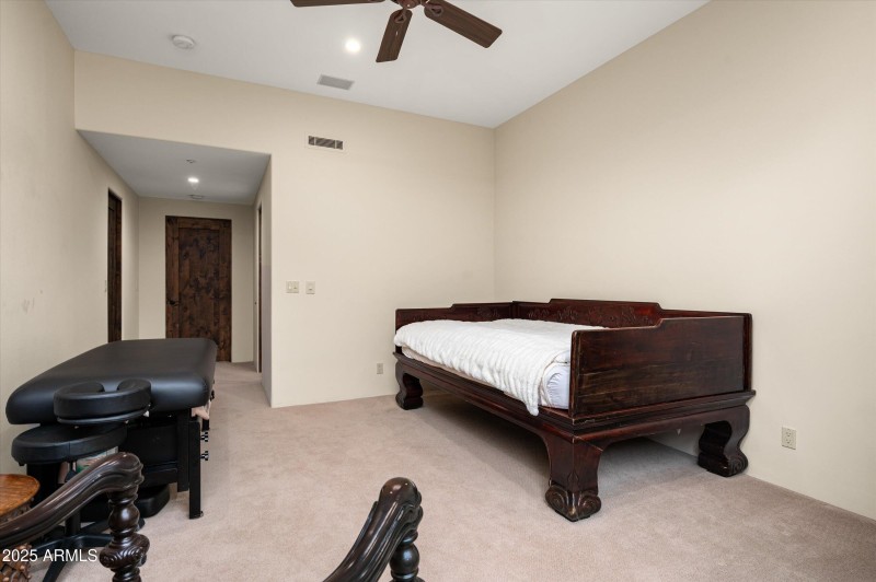 31-11070ERollingRockDr-31