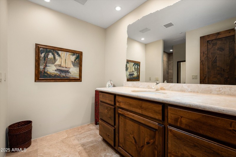 32-11070ERollingRockDr-32