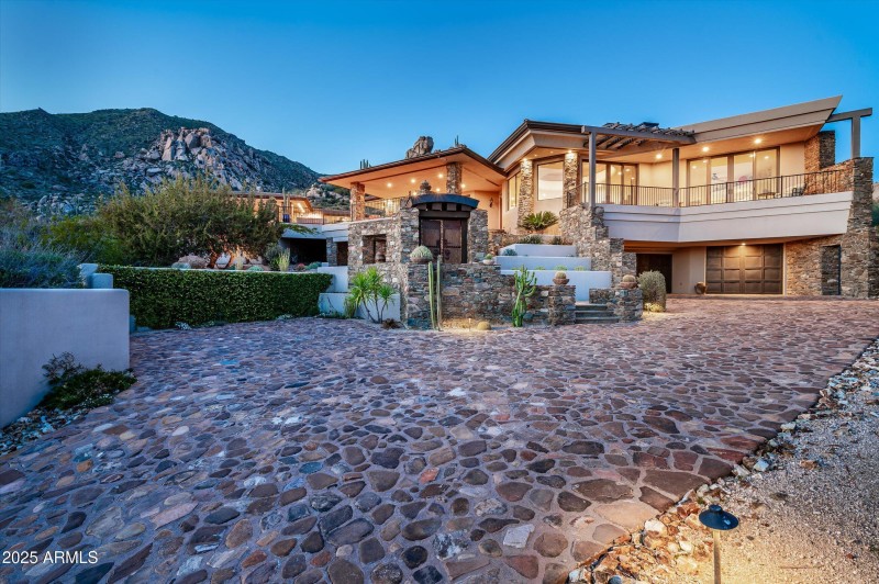 03-11070ERollingRockDr-3