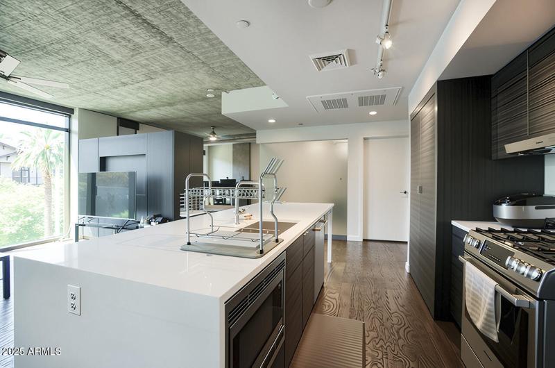 100 W PORTLAND ST 404