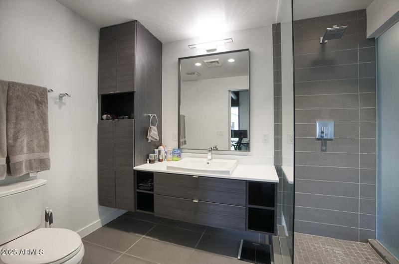 100 W PORTLAND ST 404