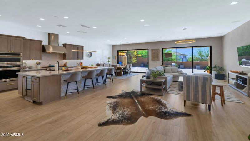 2041 E Fallen Leaf Ln