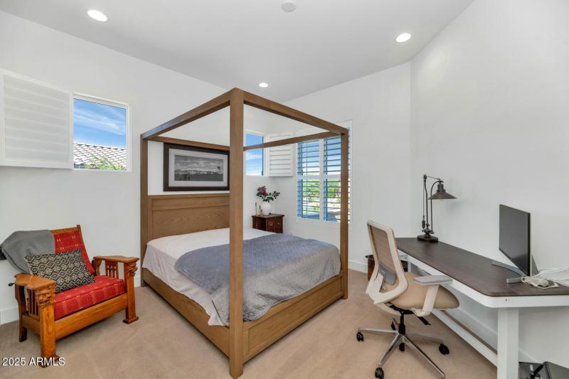 2041 E Fallen Leaf Ln-large-027-037-2041