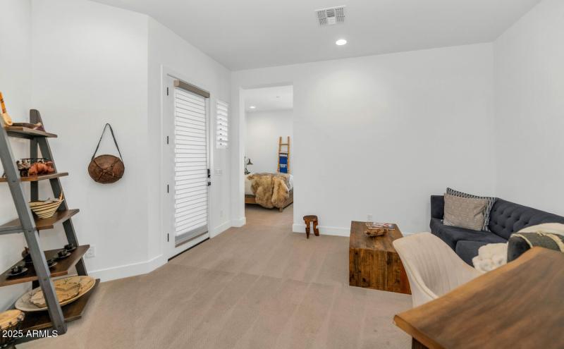 2041 E Fallen Leaf Ln-large-029-039-2041