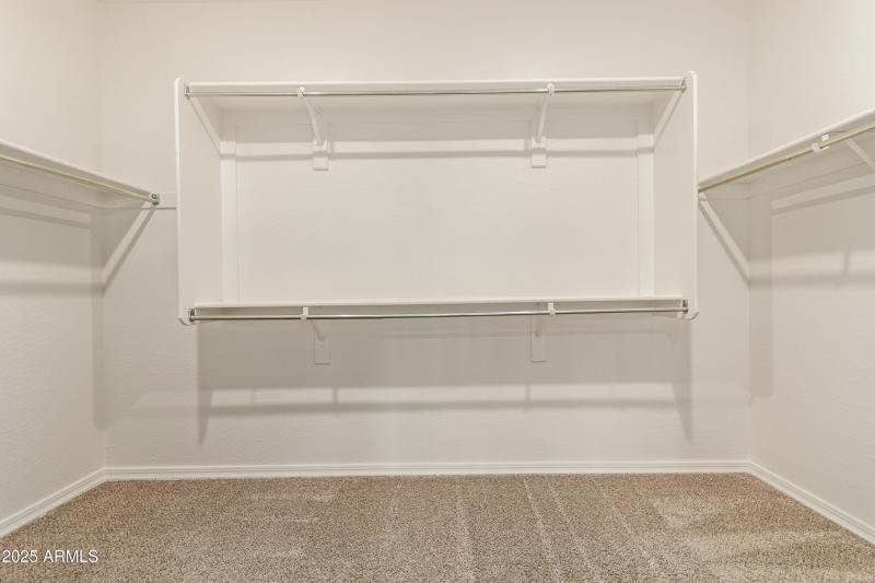 Domingo Master closet