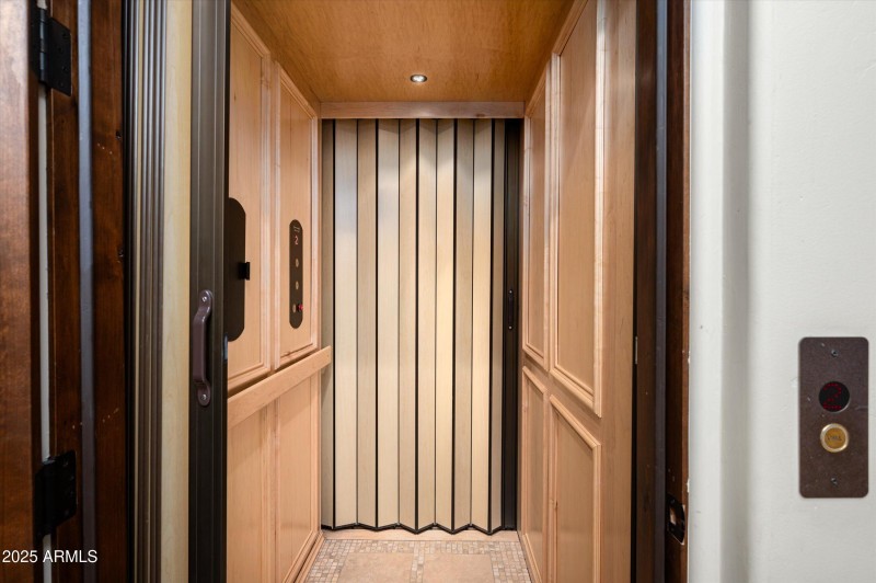 25-11070ERollingRockDr-25