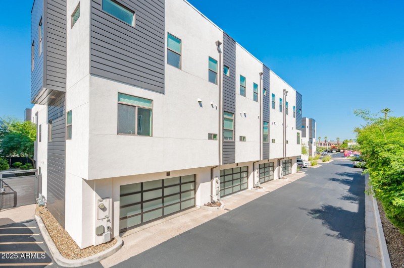 325 E Coronado Rd Unit 13 - MLS-41