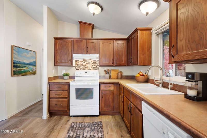 12-Kitchen_2 - Kitchen - Standard - 2