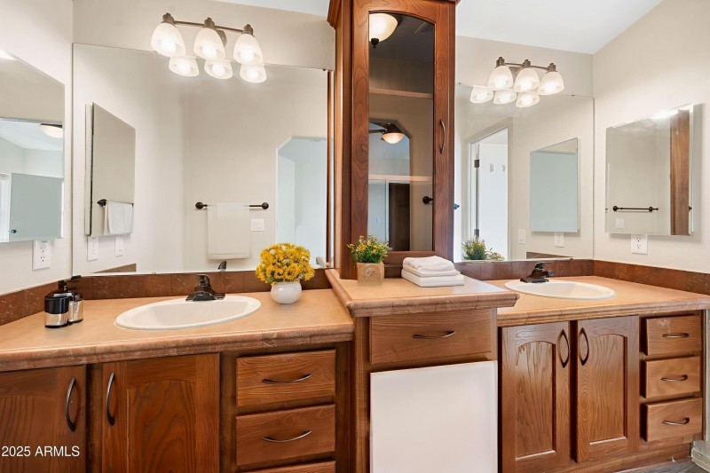 15-Primary-Bathroom_1 - Bathroom - Stand