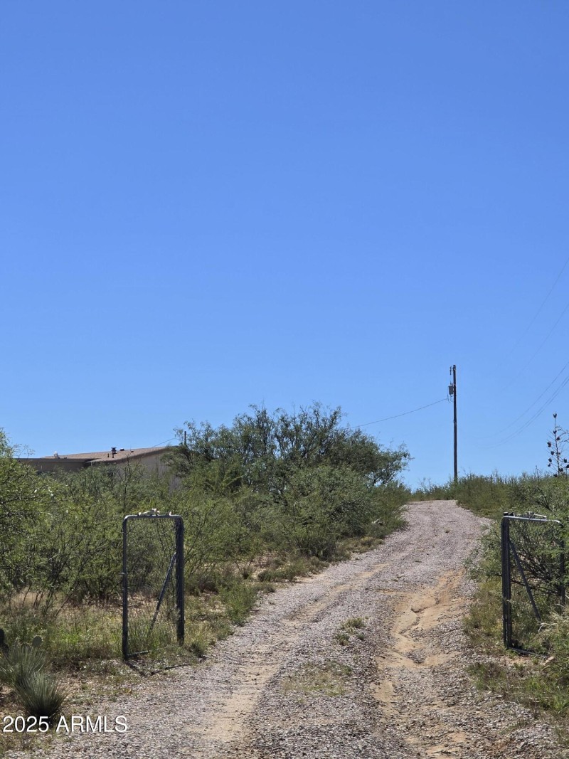 driveway up to house