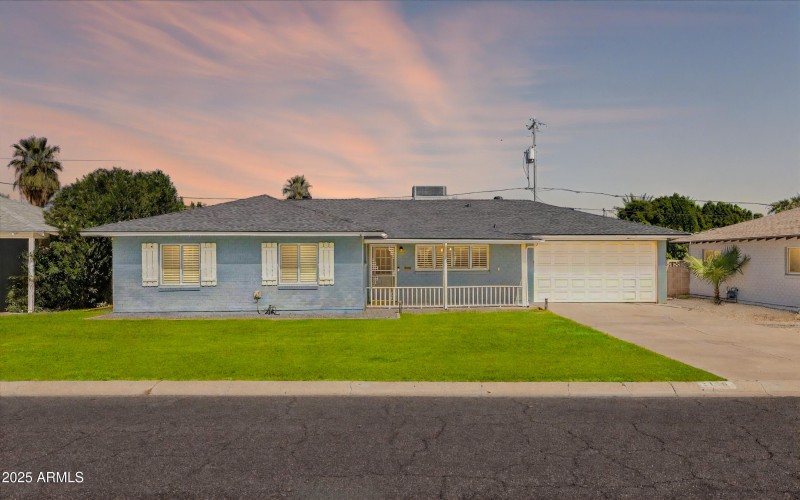 2126 W Cambridge Ave