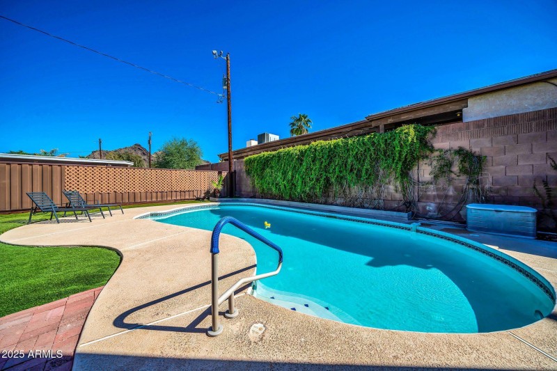 1450 E Royal Palm Rd-61