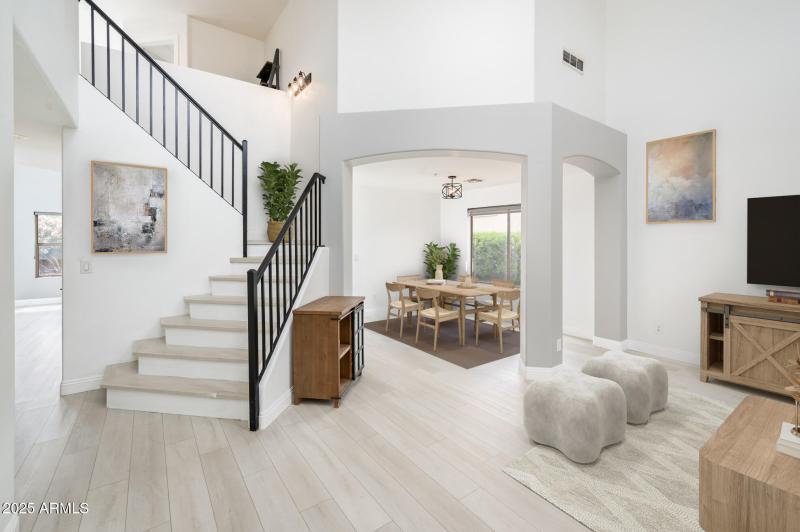 Le Marche Entry and Dining