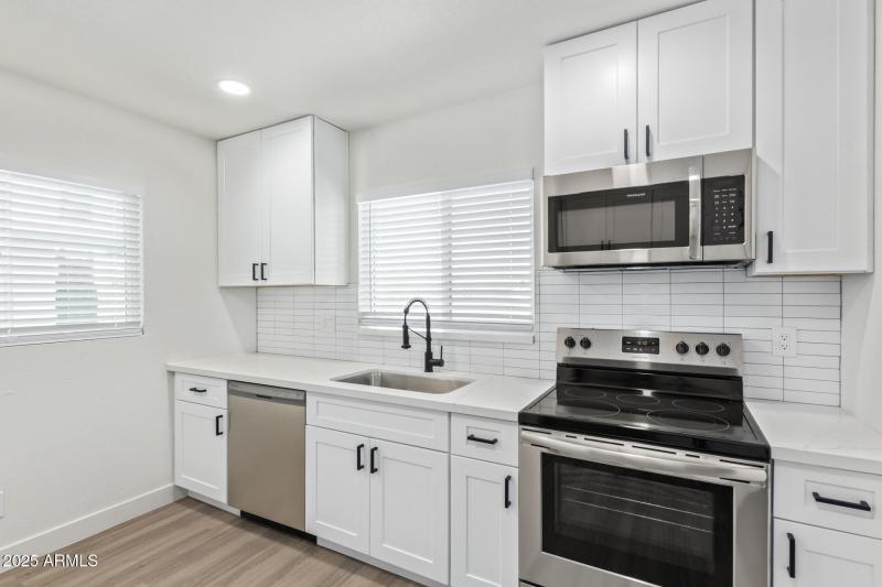 0032-32 - Broadway #103 (1)