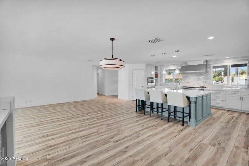 18-web-or-mls-3102 E Mariposa St -11