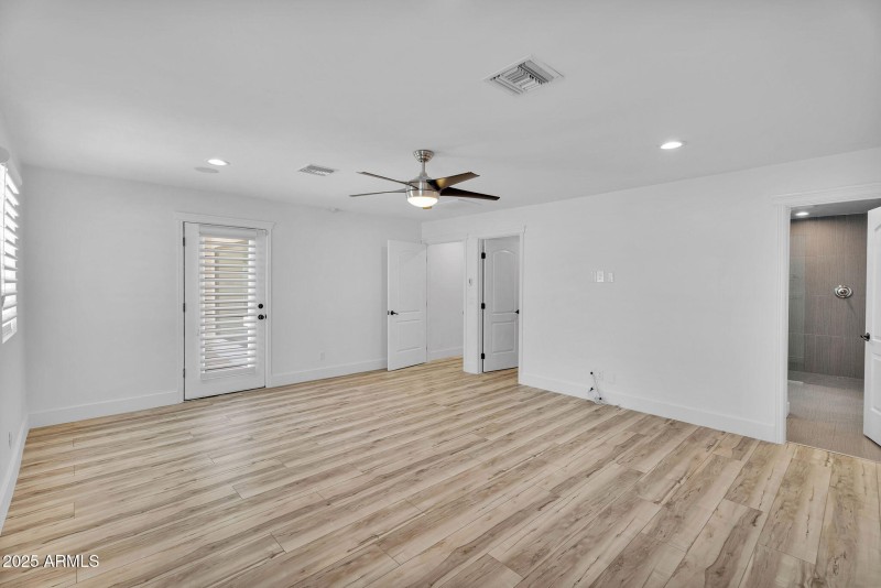 31-web-or-mls-3102 E Mariposa St -30