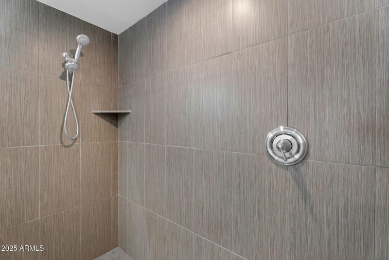 37-web-or-mls-3102 E Mariposa St -35