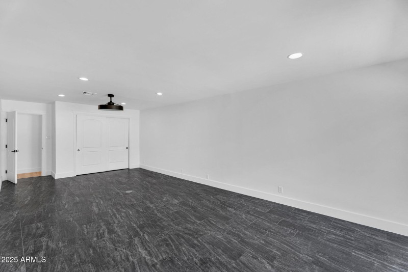 42-web-or-mls-3102 E Mariposa St -38