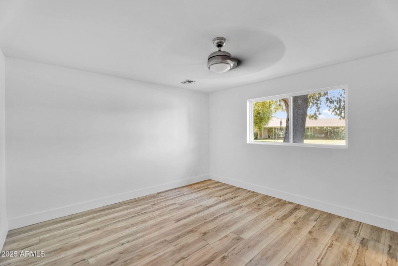 44-web-or-mls-3102 E Mariposa St -43