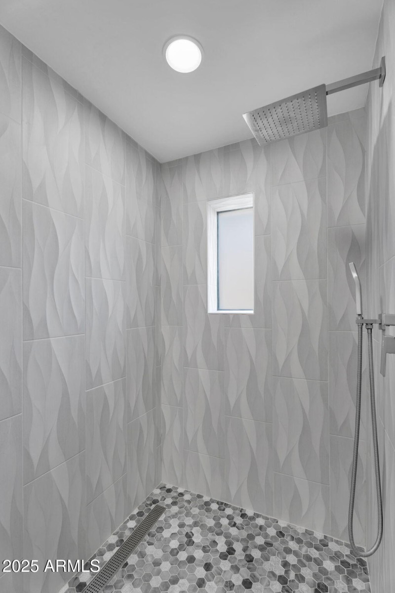 55-web-or-mls-3102 E Mariposa St -49